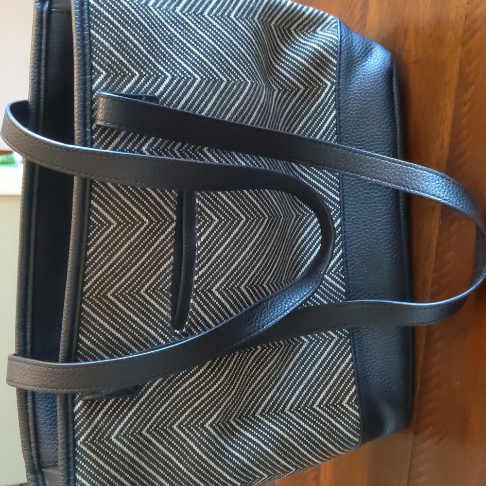 Thirty-one purse and insert black white and gray